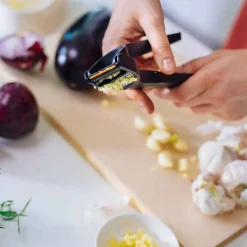 FISKARS Functional Form Hvitløkspresse