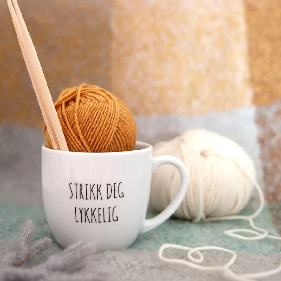 PORSGRUNDS PORSELÆNSFABRIK Porsgrunds Porselænsfabrik Hashtag Krus Strikk deg Lykkelig 38cl